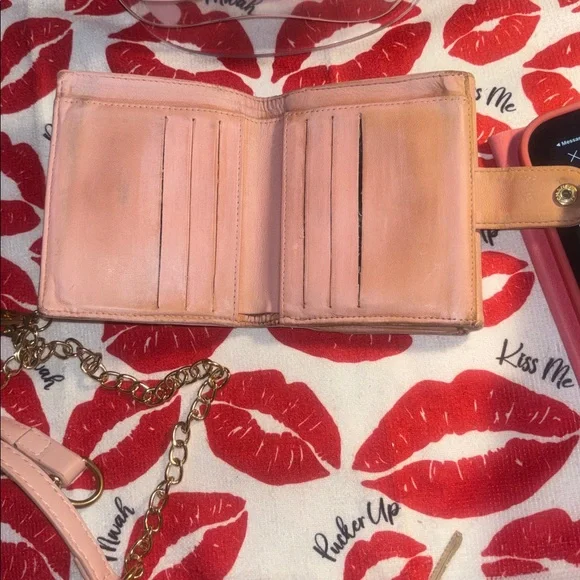 CHANEL Pink Mini Wallet with Gold Chain - Picture 4 of 12